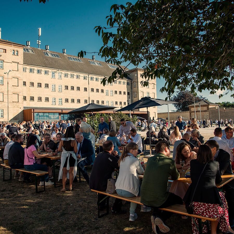 Sommerens firmafester er særlige! ⁠